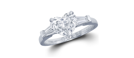 кольцо обручальное с бриллиантом